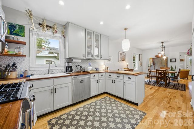 1207 Willow Road, Hendersonville, NC 28739