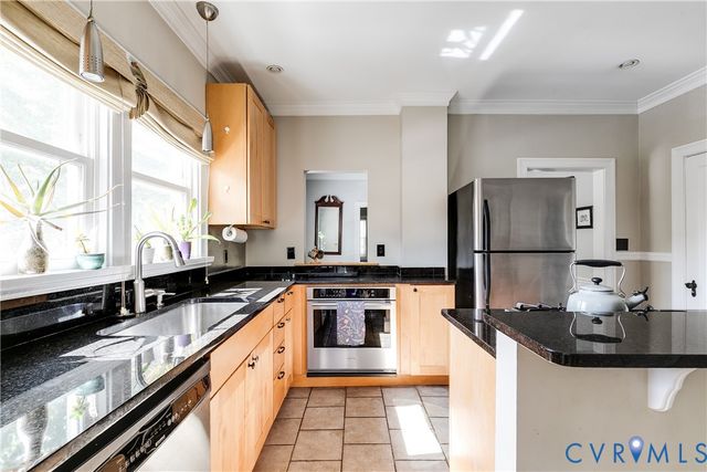 1817 Maple Shade Ln, Richmond, VA 23227
