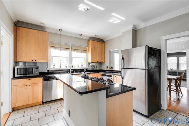 1817 Maple Shade Ln, Richmond, VA 23227