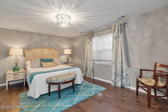 25 Pelican Road, Middletown, NJ 07748