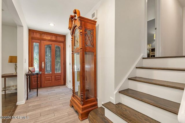 25 Pelican Road, Middletown, NJ 07748