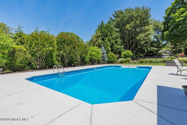 25 Pelican Road, Middletown, NJ 07748