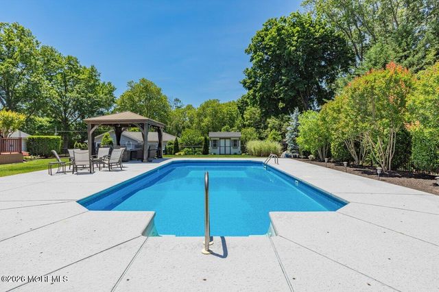 25 Pelican Road, Middletown, NJ 07748