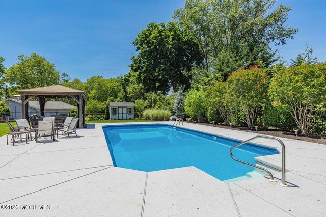 25 Pelican Road, Middletown, NJ 07748