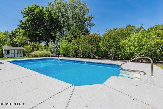 25 Pelican Road, Middletown, NJ 07748