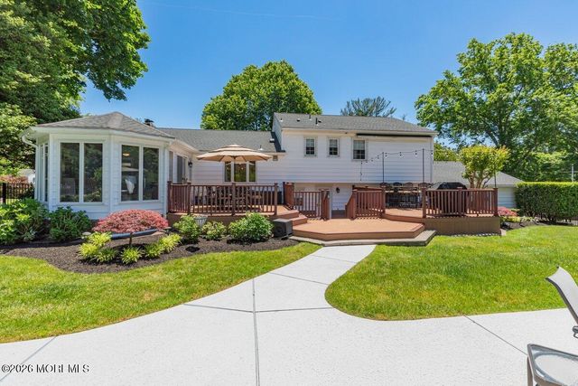 25 Pelican Road, Middletown, NJ 07748