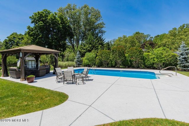 25 Pelican Road, Middletown, NJ 07748