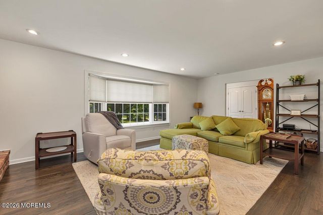 25 Pelican Road, Middletown, NJ 07748