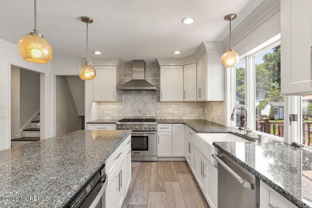 25 Pelican Road, Middletown, NJ 07748
