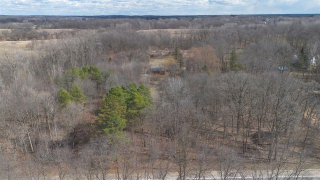 2725 S Duck Lake Road, Highland, MI 48356