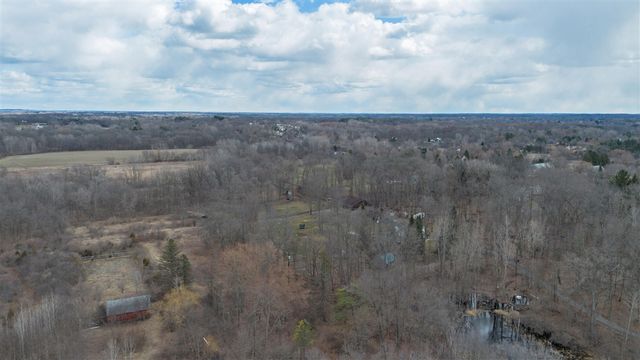 2725 S Duck Lake Road, Highland, MI 48356