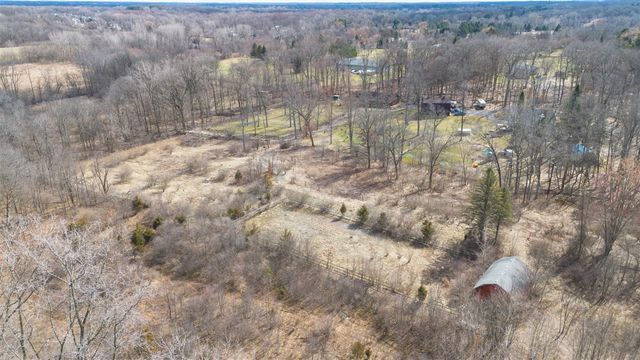 2725 S Duck Lake Road, Highland, MI 48356