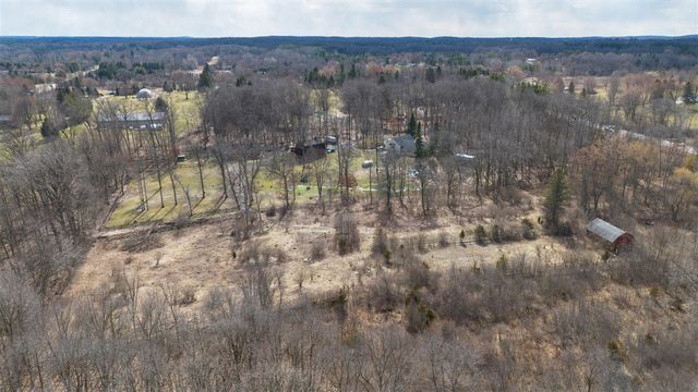 2725 S Duck Lake Road, Highland, MI 48356