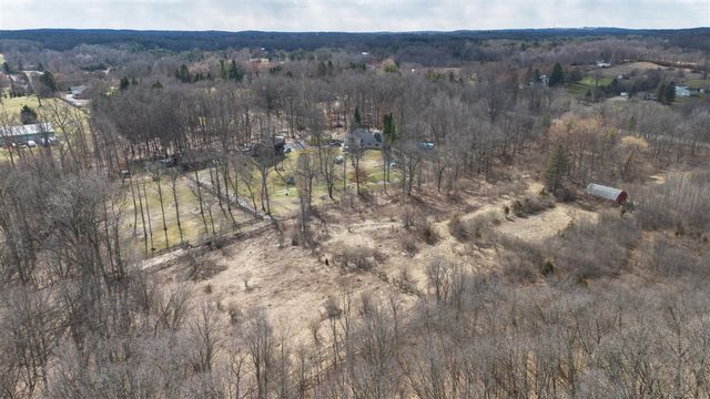 2725 S Duck Lake Road, Highland, MI 48356