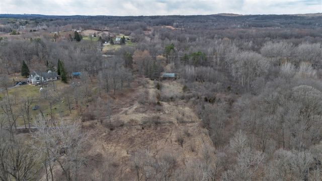 2725 S Duck Lake Road, Highland, MI 48356