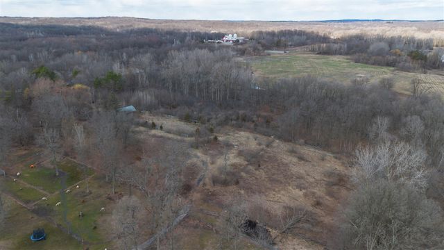 2725 S Duck Lake Road, Highland, MI 48356