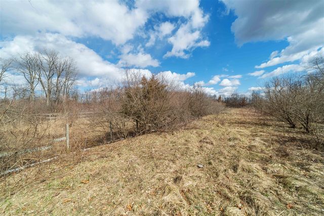 2725 S Duck Lake Road, Highland, MI 48356