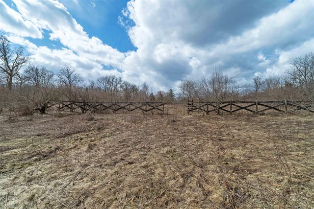 2725 S Duck Lake Road, Highland, MI 48356