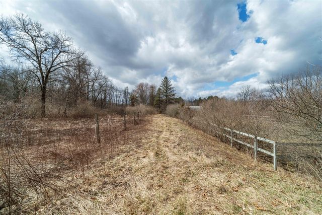 2725 S Duck Lake Road, Highland, MI 48356