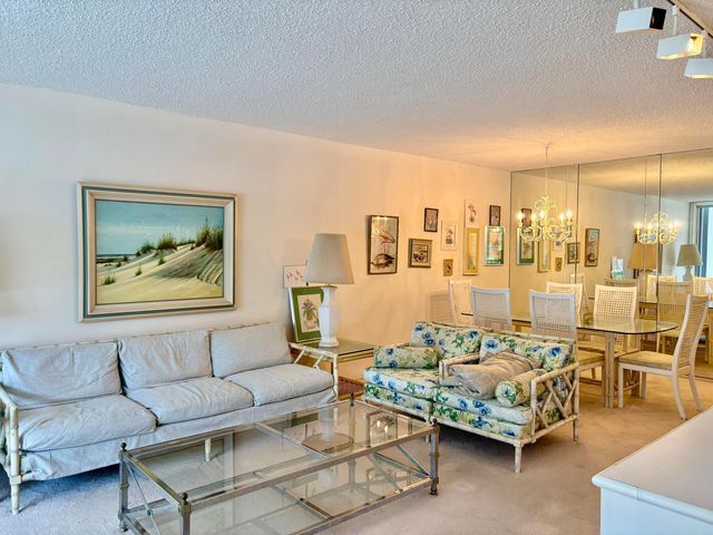 3150 N Course Lane 202, Pompano Beach, FL 33069