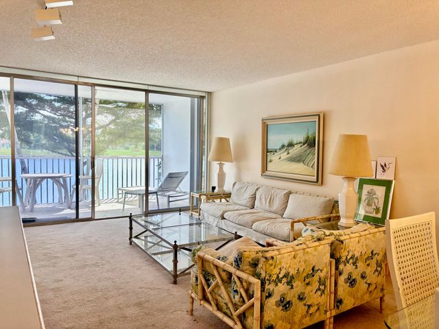 3150 N Course Lane 202, Pompano Beach, FL 33069