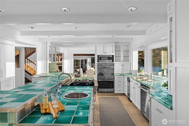 18 Holly Lane, Mercer Island, WA 98040