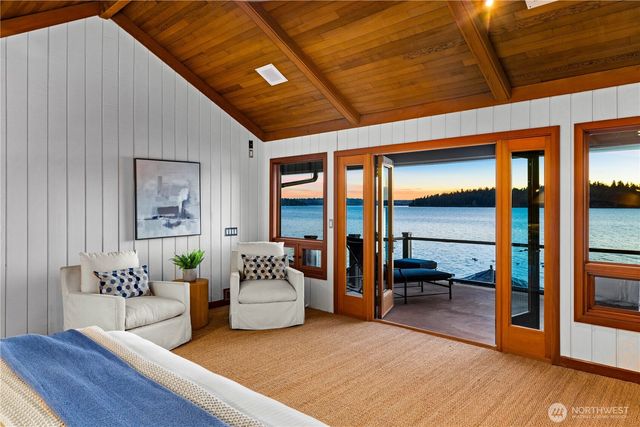 18 Holly Lane, Mercer Island, WA 98040