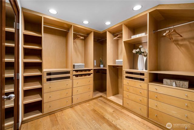 18 Holly Lane, Mercer Island, WA 98040