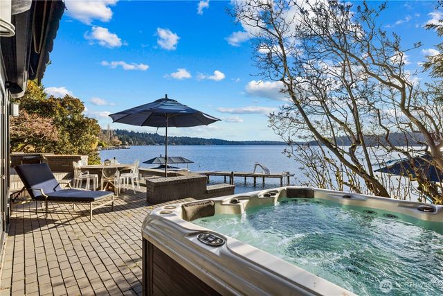 18 Holly Lane, Mercer Island, WA 98040