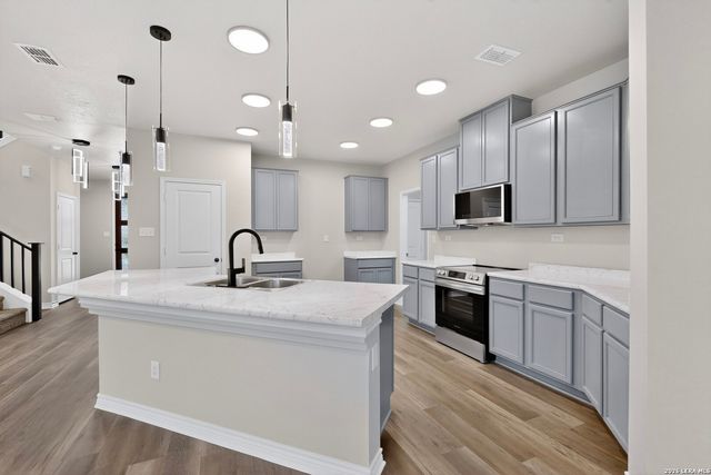 3520 Under Par, San Antonio, TX 78245