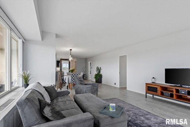 718 S 7th St Unit 1000, Springfield, IL 62703