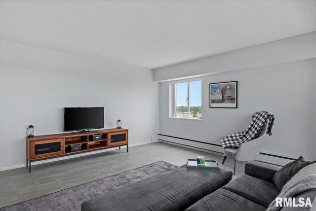 718 S 7th St Unit 1000, Springfield, IL 62703