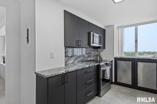 718 S 7th St Unit 1000, Springfield, IL 62703