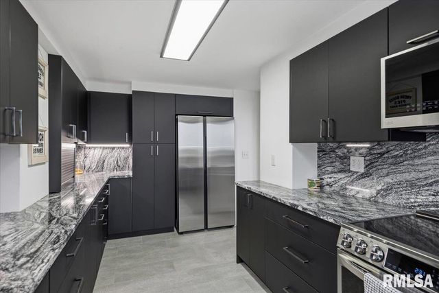 718 S 7th St Unit 1000, Springfield, IL 62703