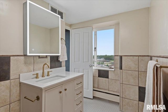 718 S 7th St Unit 1000, Springfield, IL 62703