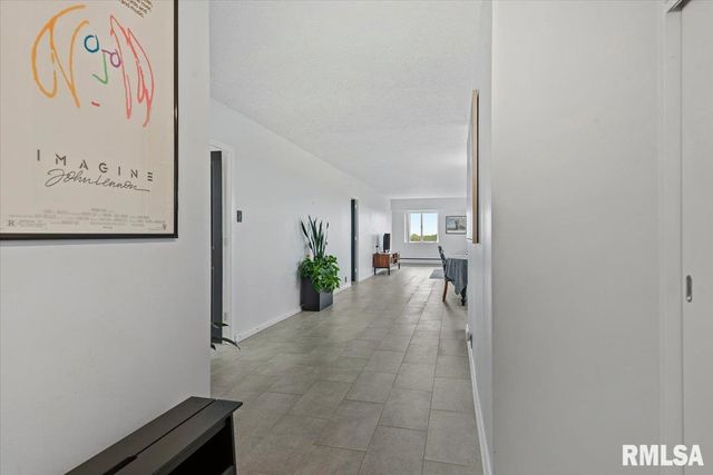 718 S 7th St Unit 1000, Springfield, IL 62703