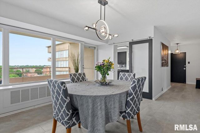 718 S 7th St Unit 1000, Springfield, IL 62703