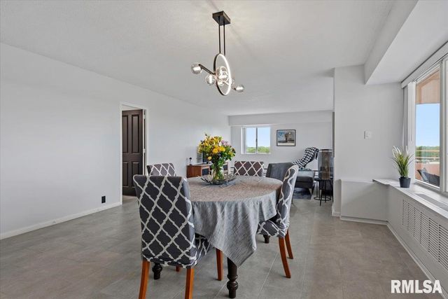 718 S 7th St Unit 1000, Springfield, IL 62703