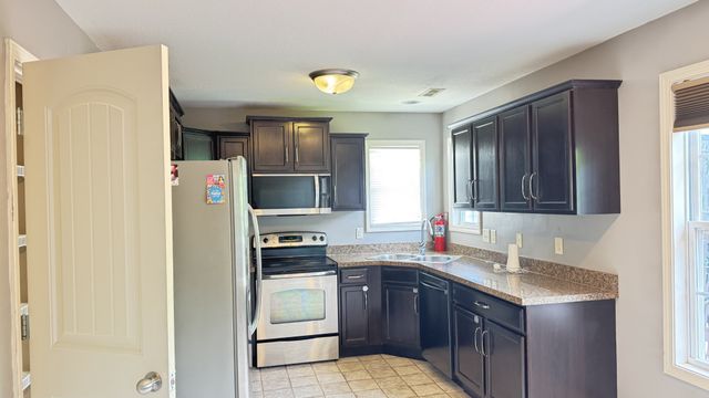 688 Fox Trail Ct, Clarksville, TN 37040