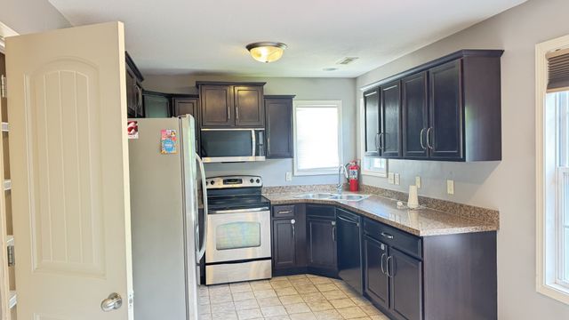 688 Fox Trail Ct, Clarksville, TN 37040