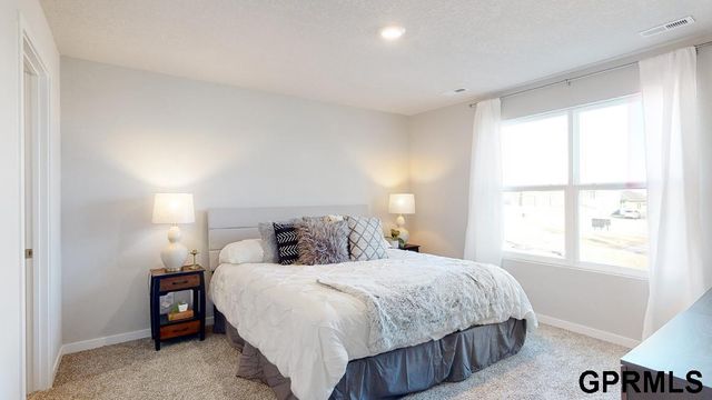 13305 S 66TH Avenue, Papillion, NE 68133