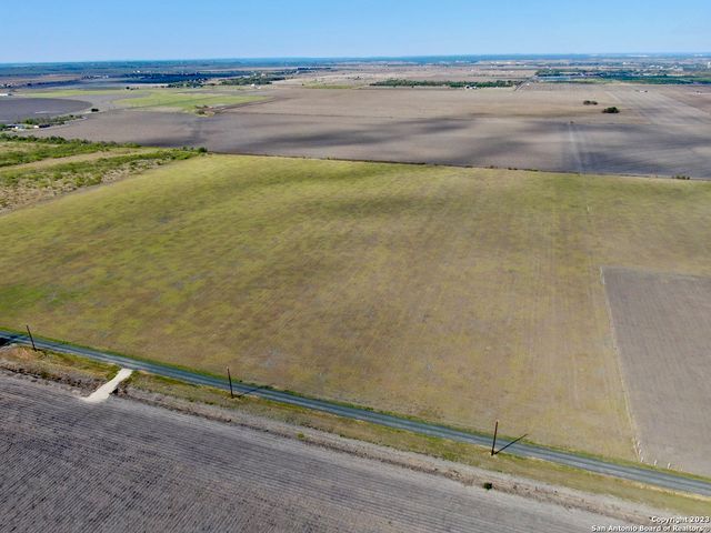 00 COUNTY ROAD 5717, Devine, TX 78016