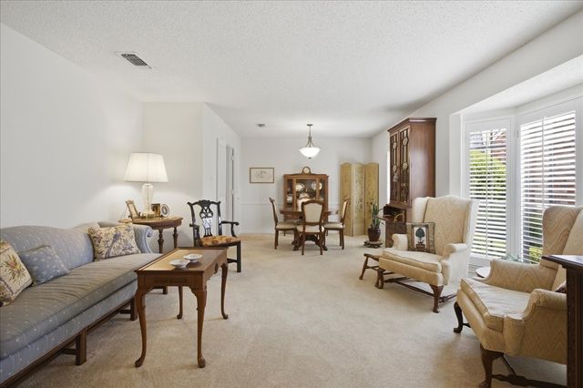 1117 Roaring Springs Road, Fort Worth, TX 76114