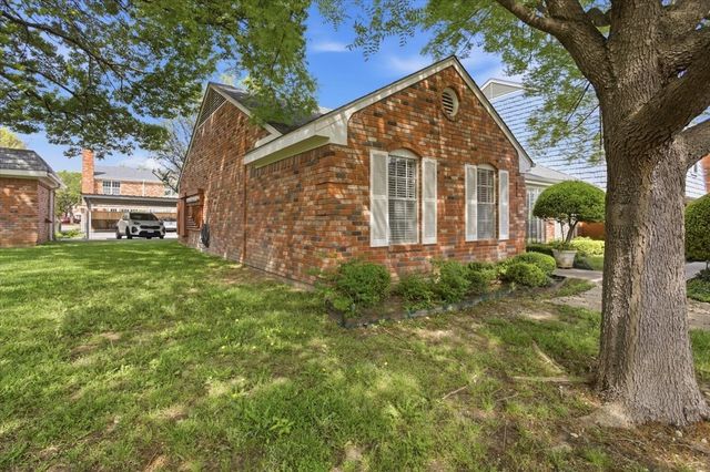 1117 Roaring Springs Road, Fort Worth, TX 76114