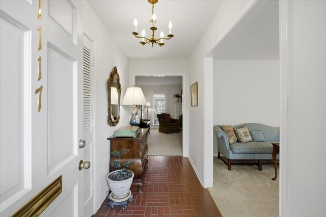 1117 Roaring Springs Road, Fort Worth, TX 76114