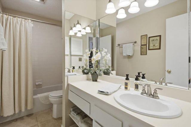 1117 Roaring Springs Road, Fort Worth, TX 76114