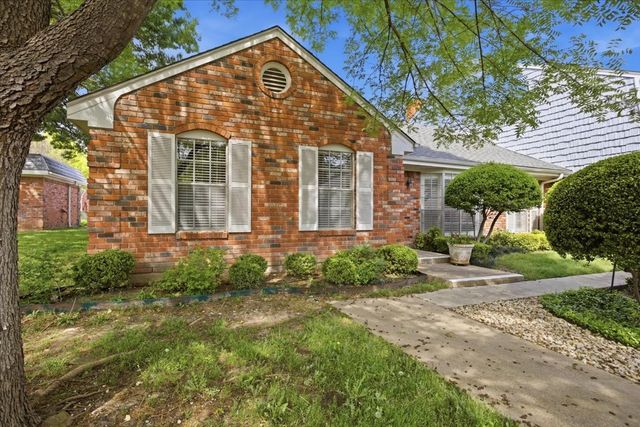 1117 Roaring Springs Road, Fort Worth, TX 76114