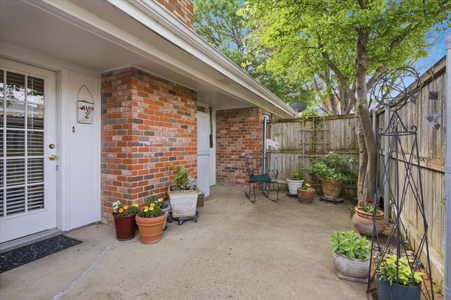 1117 Roaring Springs Road, Fort Worth, TX 76114