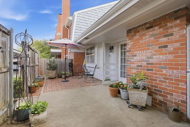 1117 Roaring Springs Road, Fort Worth, TX 76114