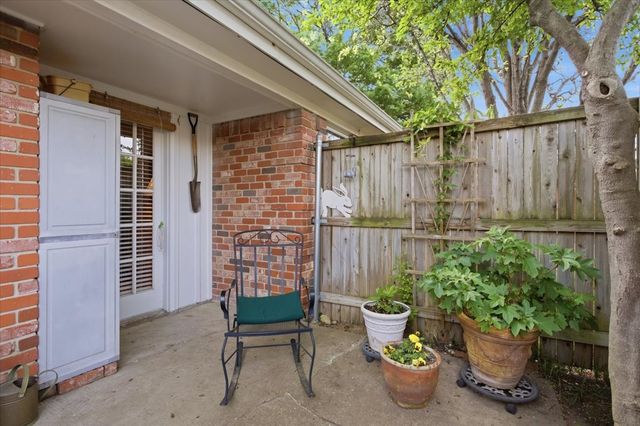 1117 Roaring Springs Road, Fort Worth, TX 76114